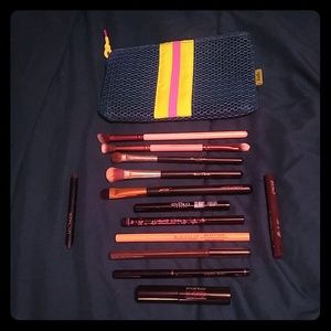 Makeup brush/ eyeliner/ mascara bundle.